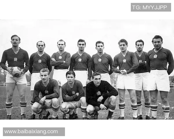 五大足球传奇球星揭晓他们的成就与传奇瞬间，共同塑造现代足球的辉煌历史