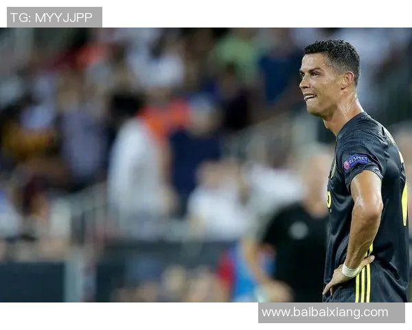 精选足球巨星壁纸合集，感受球场风采与荣耀瞬间