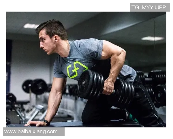 足球巨星强壮胸肌展示力量与魅力尽显赛场巅峰体魄风采
